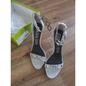 Gianni Bini Vivvia Silver Glitter Rhinestone Chain Detail High Heel Sandals 10m